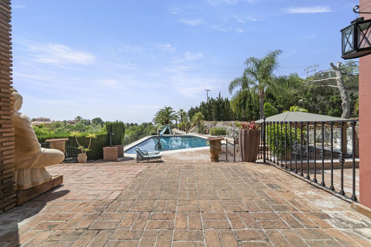 Villa for Sale in Benalmádena