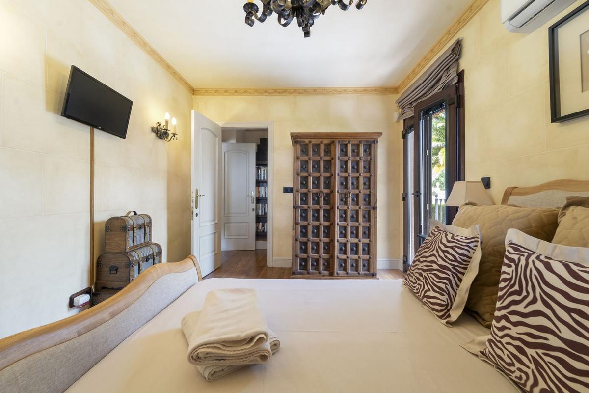 Villa for Sale in Benalmádena