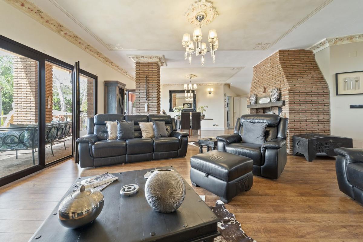 Villa for Sale in Benalmádena