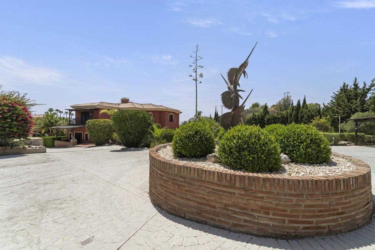 Villa for Sale in Benalmádena