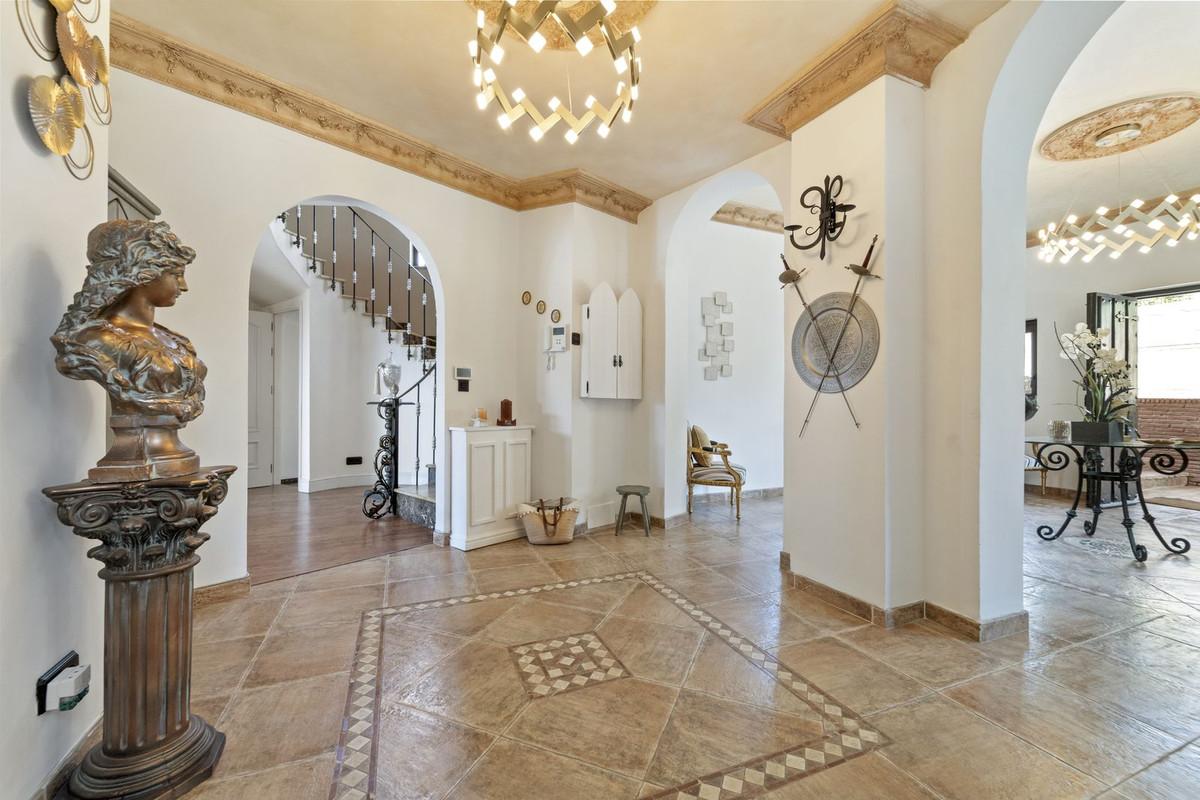 Villa for Sale in Benalmádena