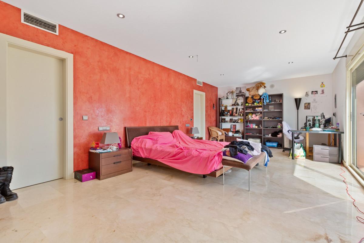Villa for Sale in Benalmádena