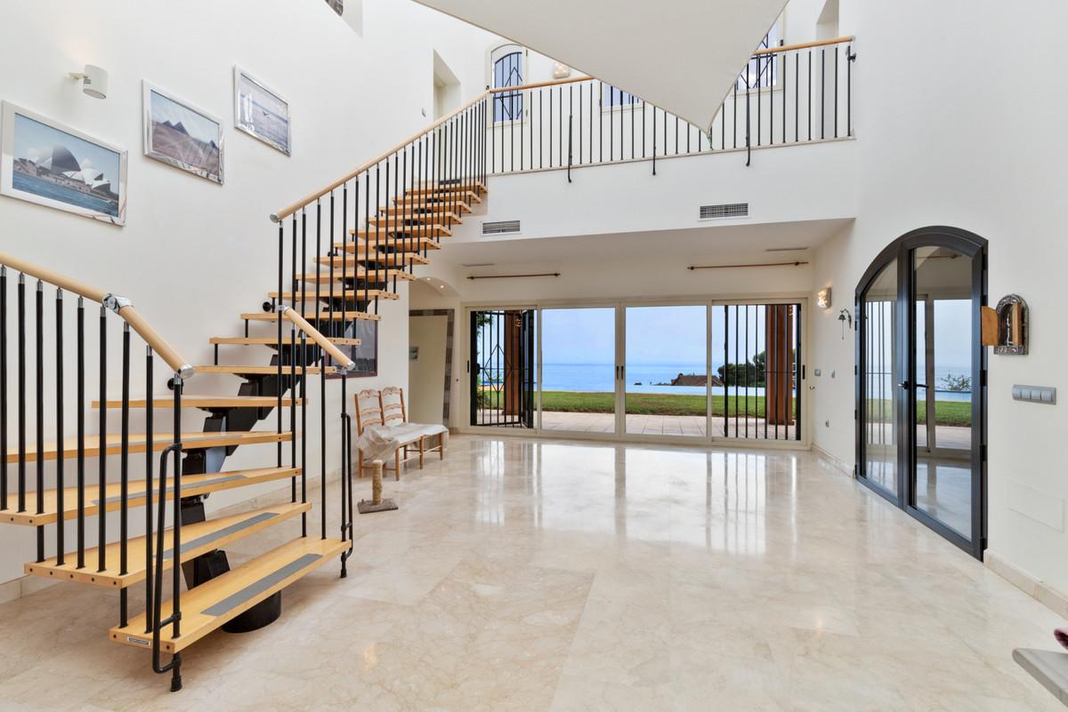 Villa for Sale in Benalmádena