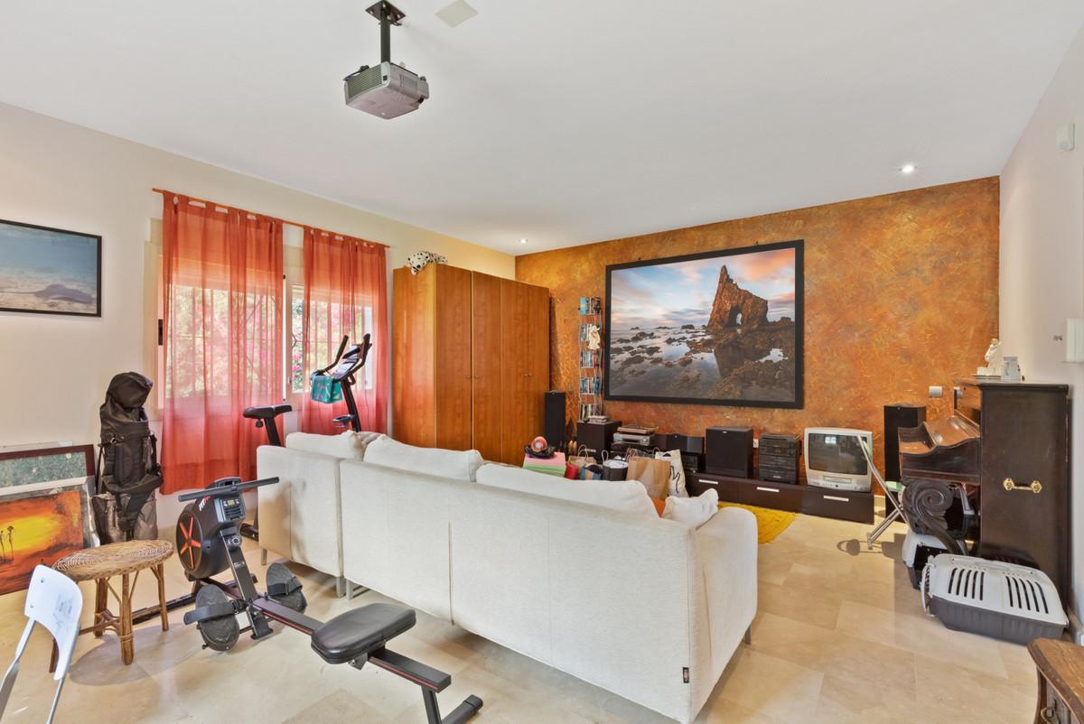 Villa for Sale in Benalmádena