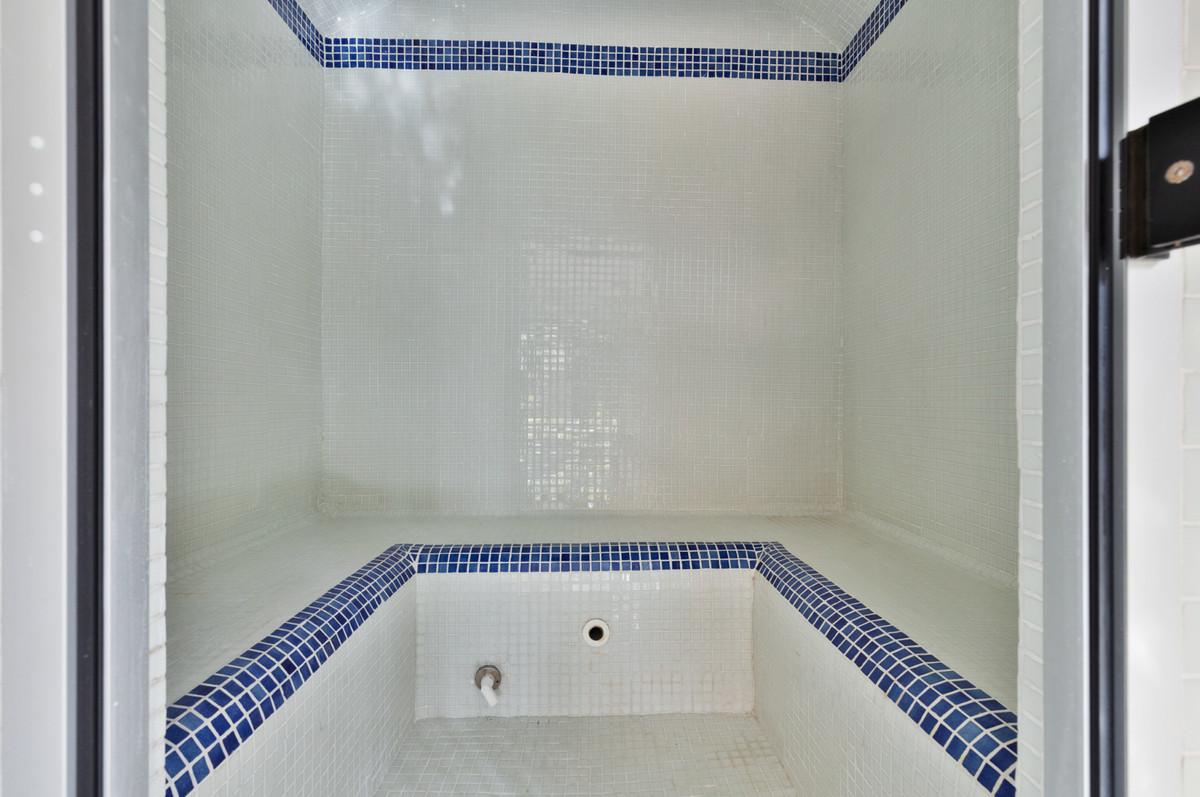 Villa for Sale in Benalmádena