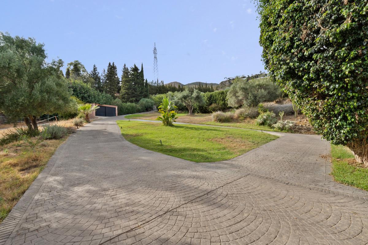 Villa for Sale in Benalmádena
