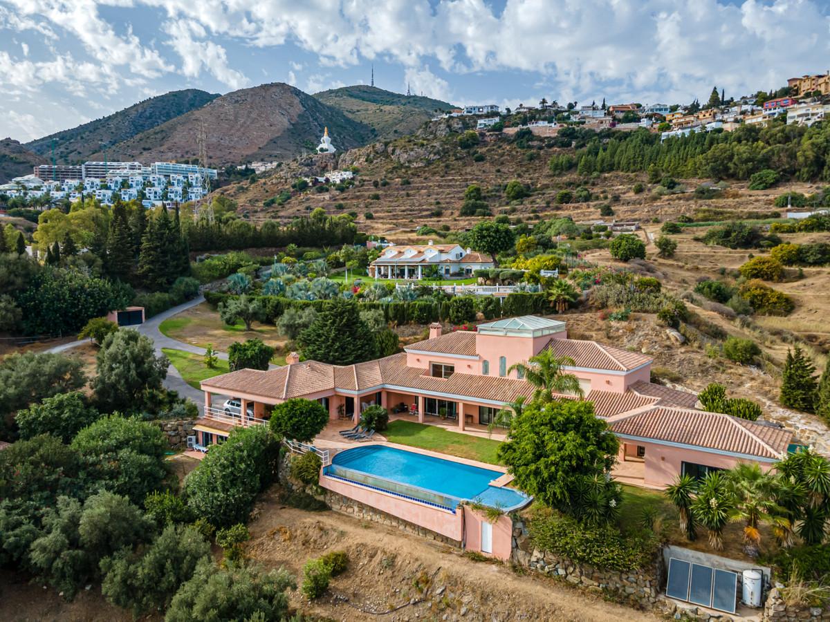 Villa for Sale in Benalmádena
