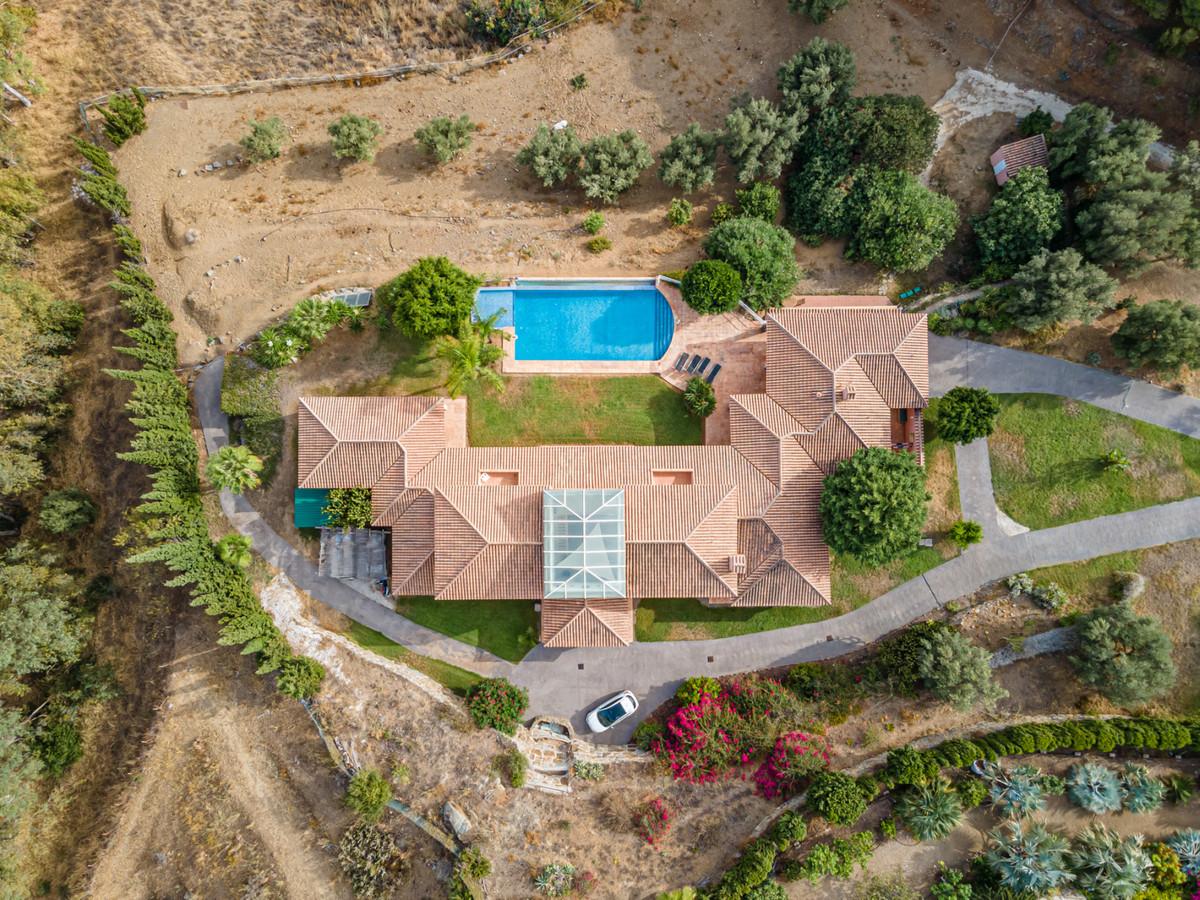 Villa for Sale in Benalmádena