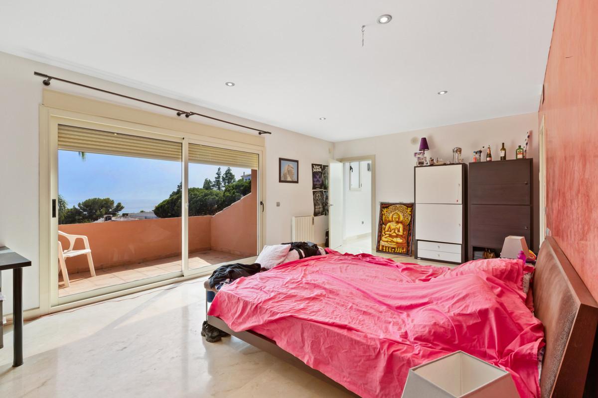 Villa for Sale in Benalmádena
