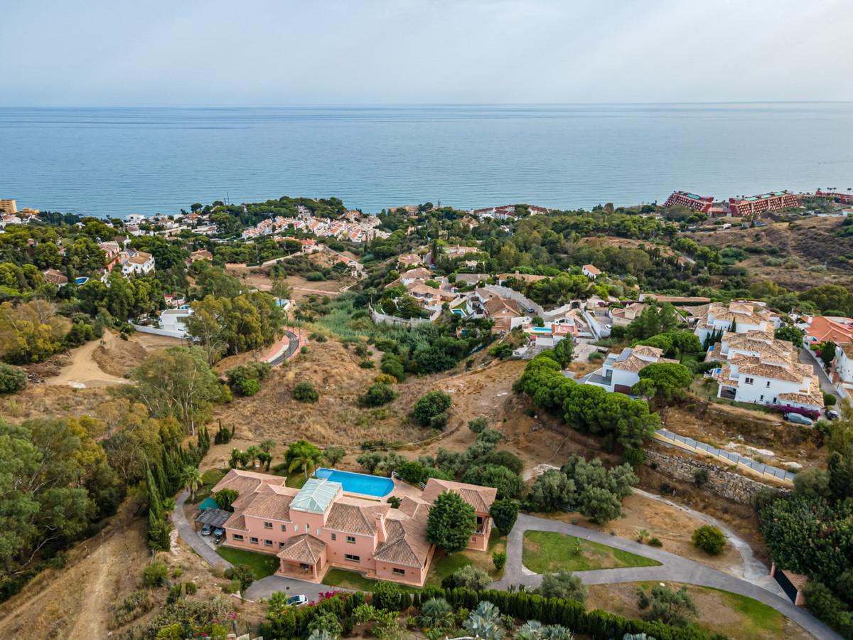 Villa for Sale in Benalmádena