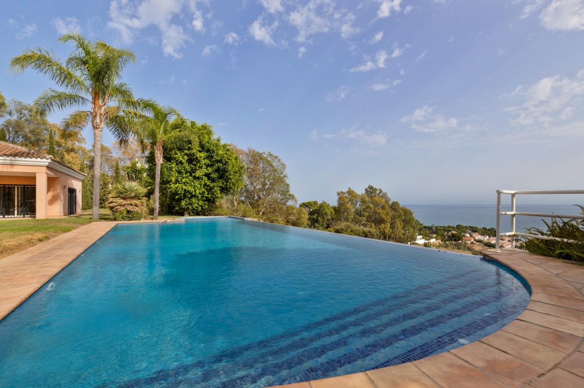 Villa for Sale in Benalmádena