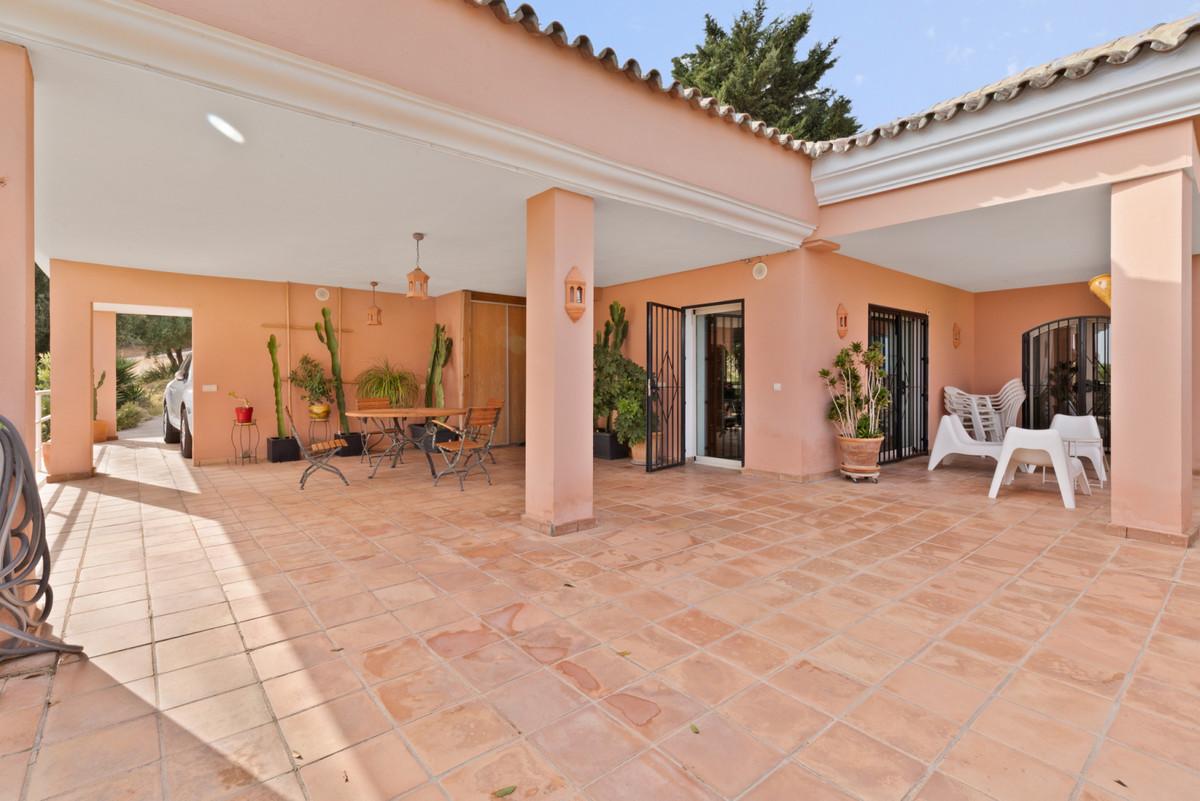 Villa for Sale in Benalmádena