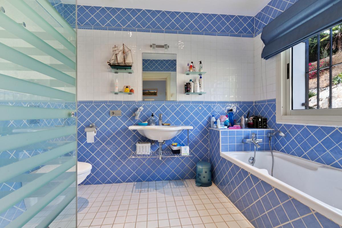 Villa for Sale in Benalmádena