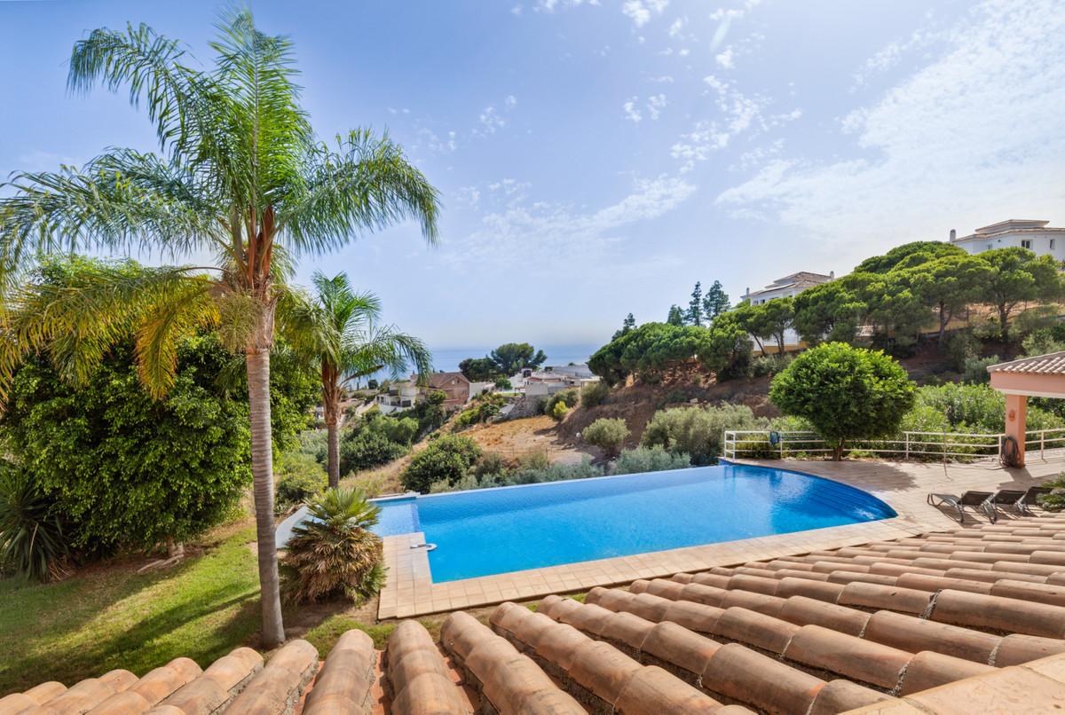Villa for Sale in Benalmádena