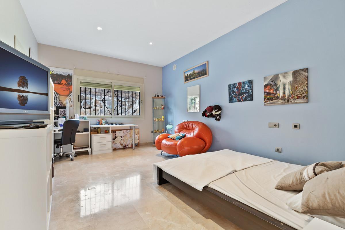 Villa for Sale in Benalmádena