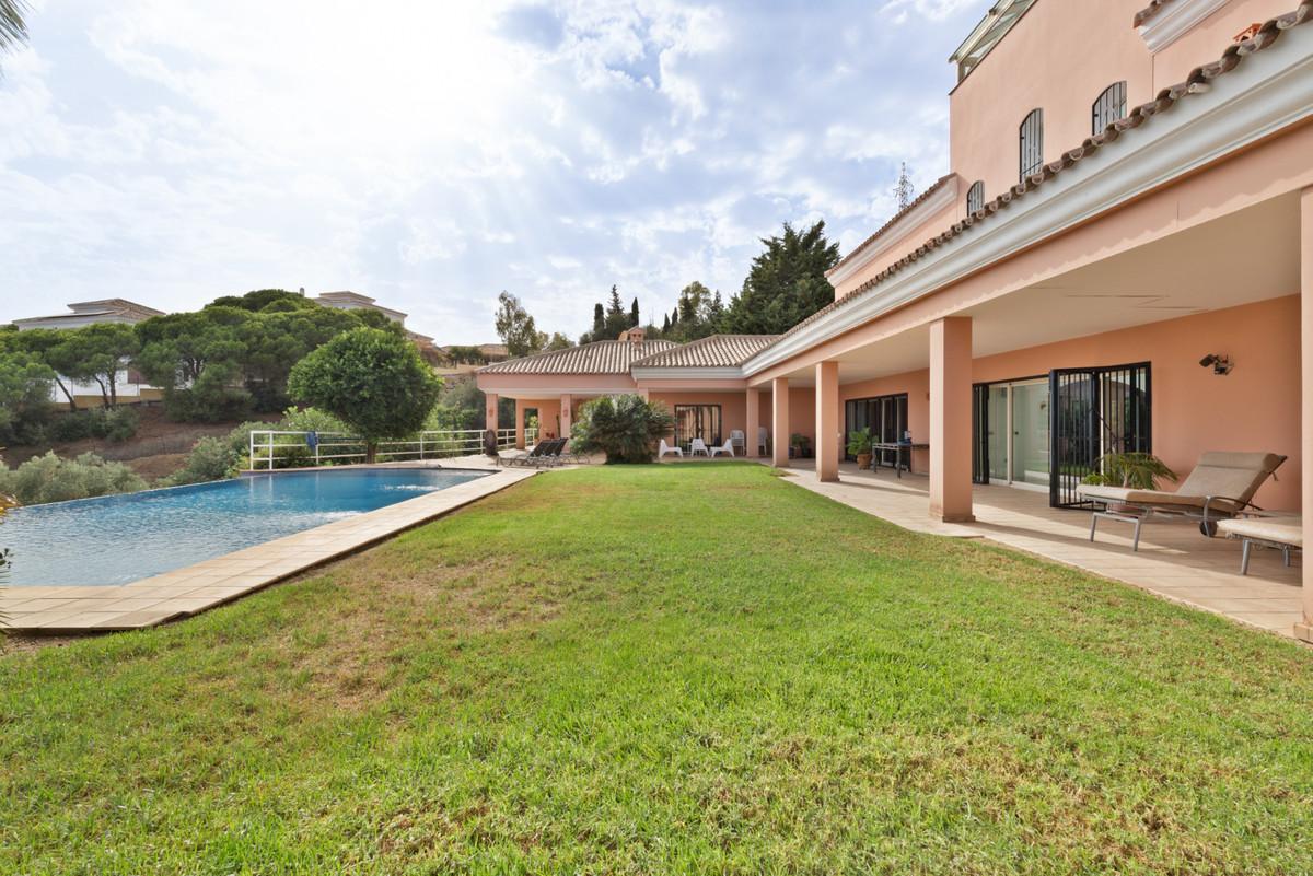 Villa for Sale in Benalmádena