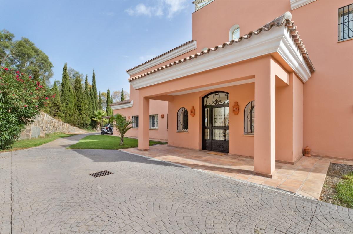 Villa for Sale in Benalmádena