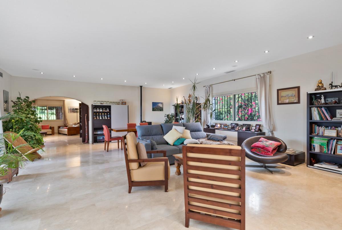 Villa for Sale in Benalmádena
