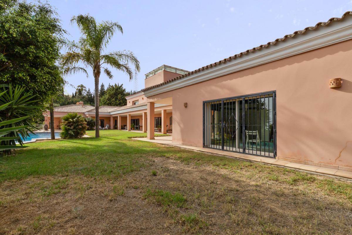Villa for Sale in Benalmádena
