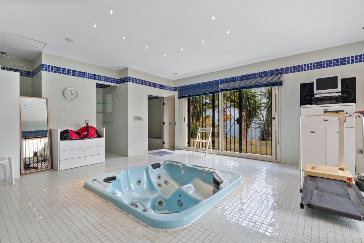 Villa for Sale in Benalmádena