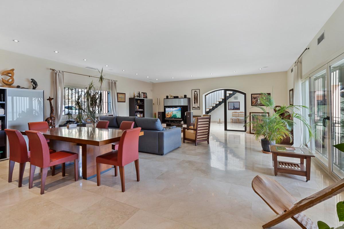 Villa for Sale in Benalmádena