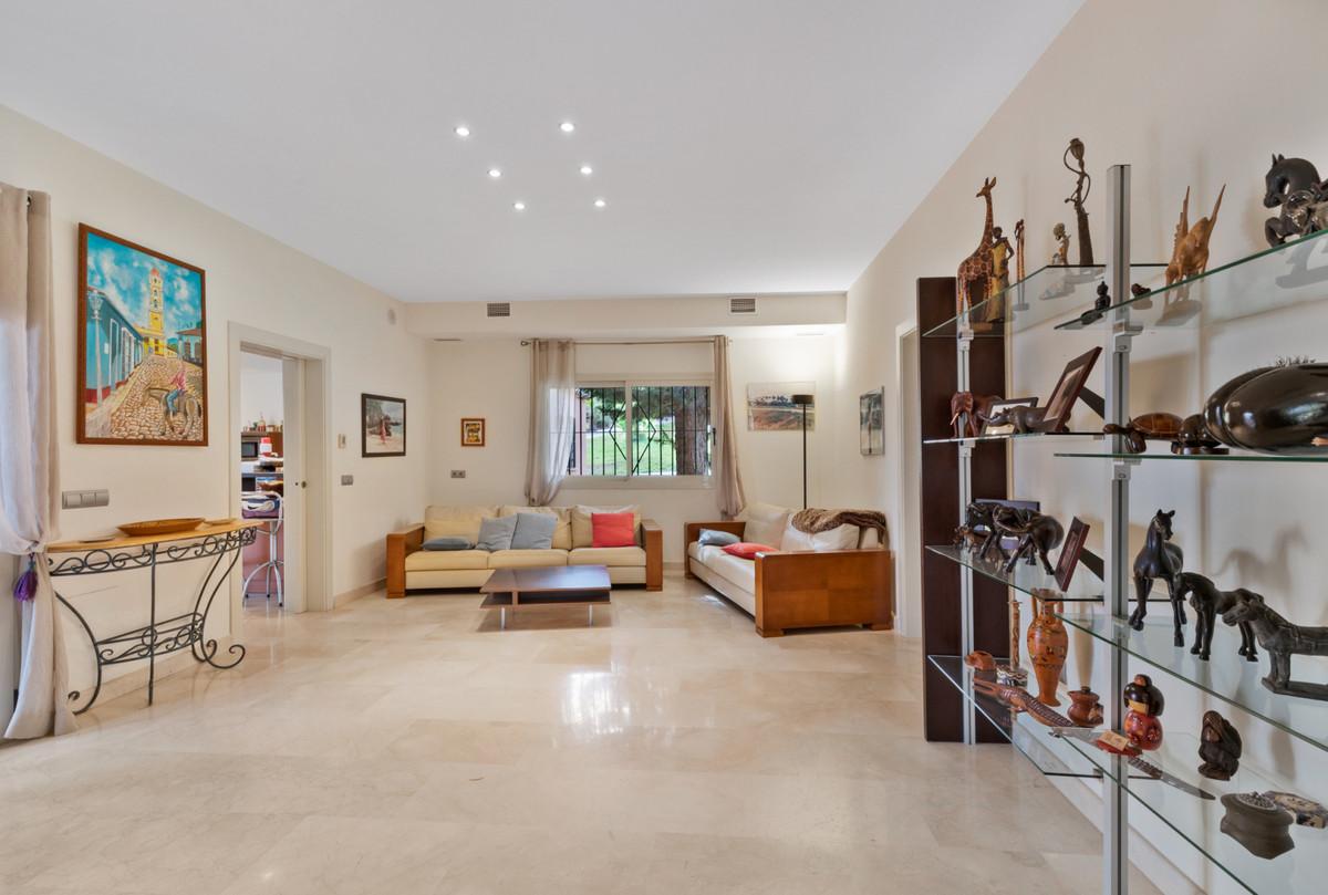 Villa for Sale in Benalmádena
