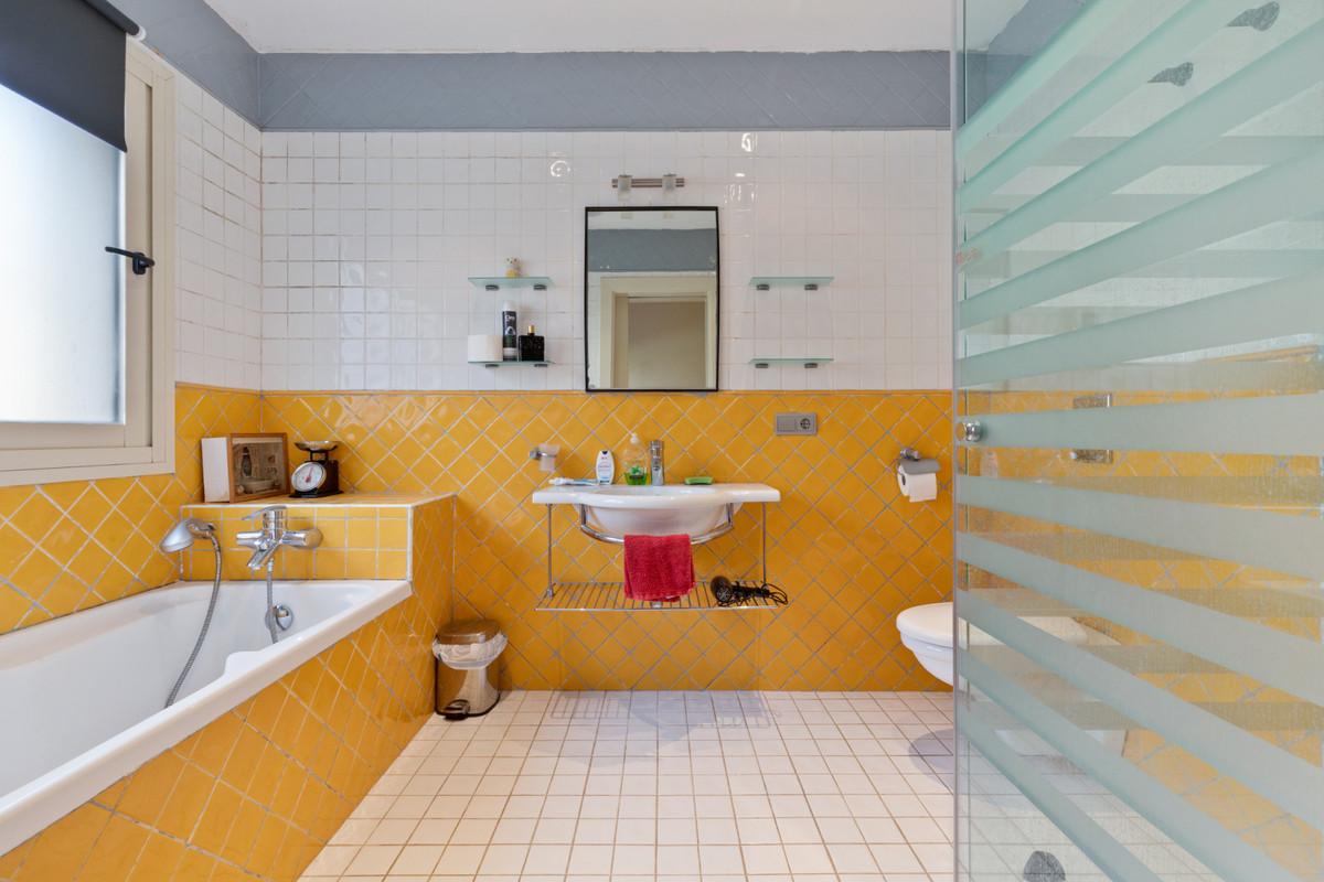 Villa for Sale in Benalmádena