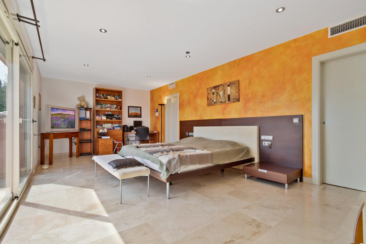 Villa for Sale in Benalmádena