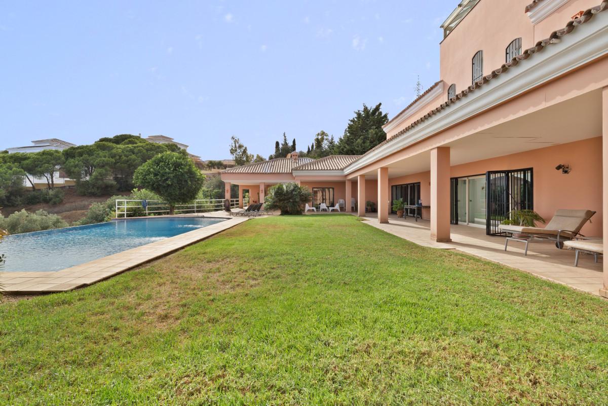Villa for Sale in Benalmádena