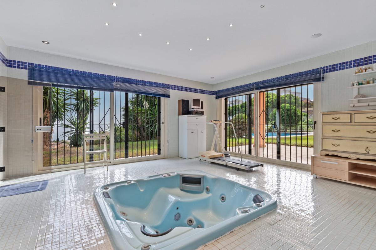 Villa for Sale in Benalmádena