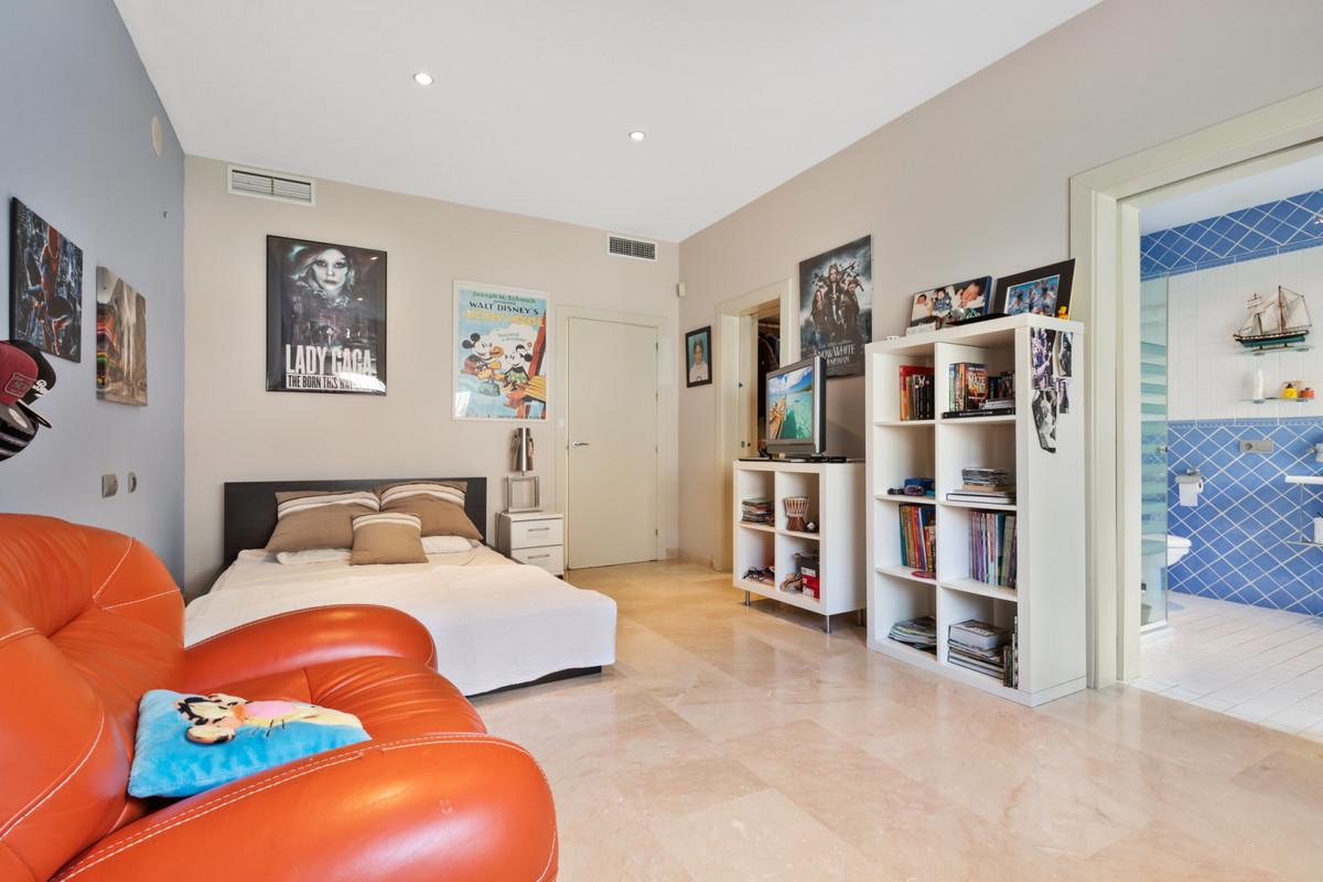 Villa for Sale in Benalmádena