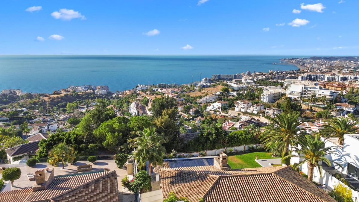 Villa for Sale in Benalmádena