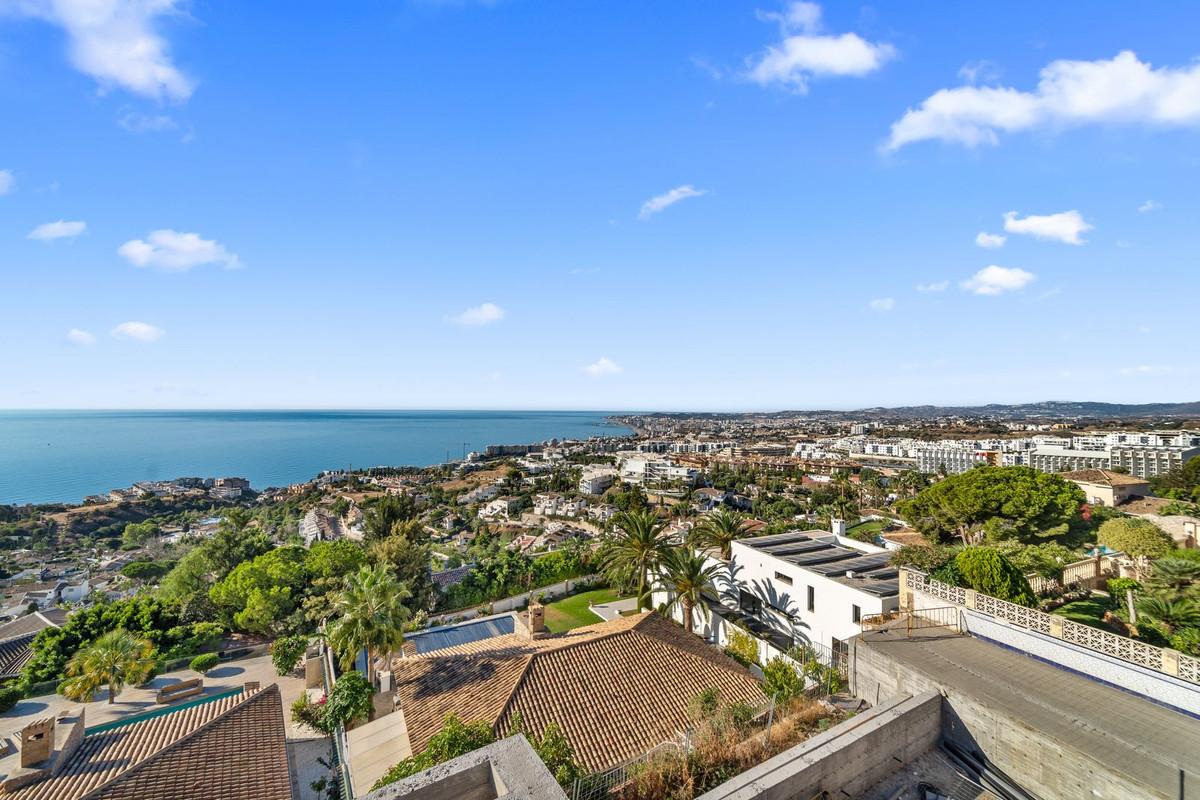 Villa for Sale in Benalmádena