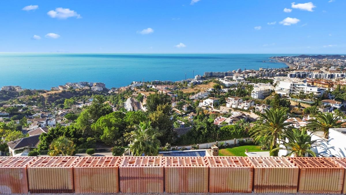 Villa for Sale in Benalmádena