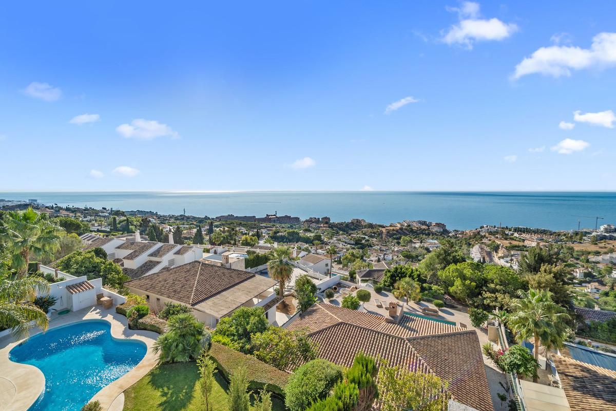 Villa for Sale in Benalmádena
