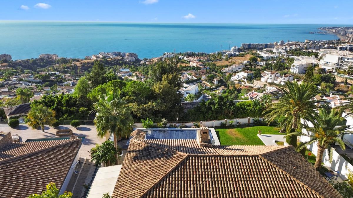 Villa for Sale in Benalmádena