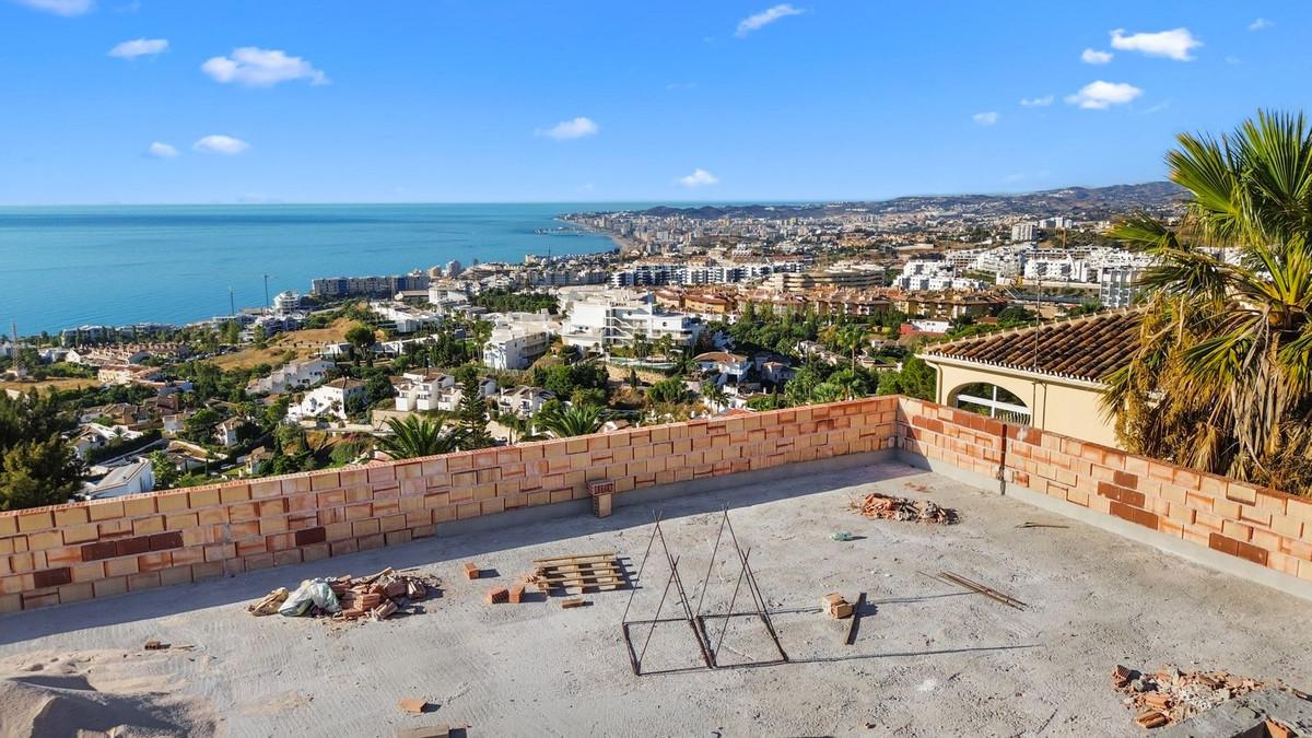 Villa for Sale in Benalmádena