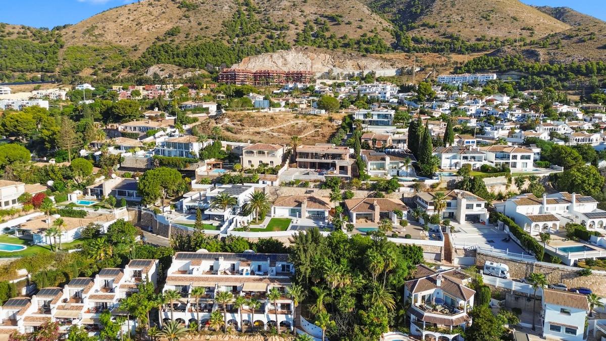 Villa for Sale in Benalmádena