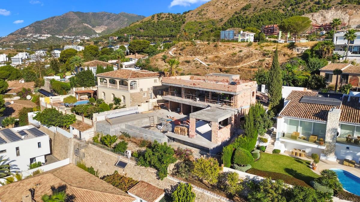 Villa for Sale in Benalmádena