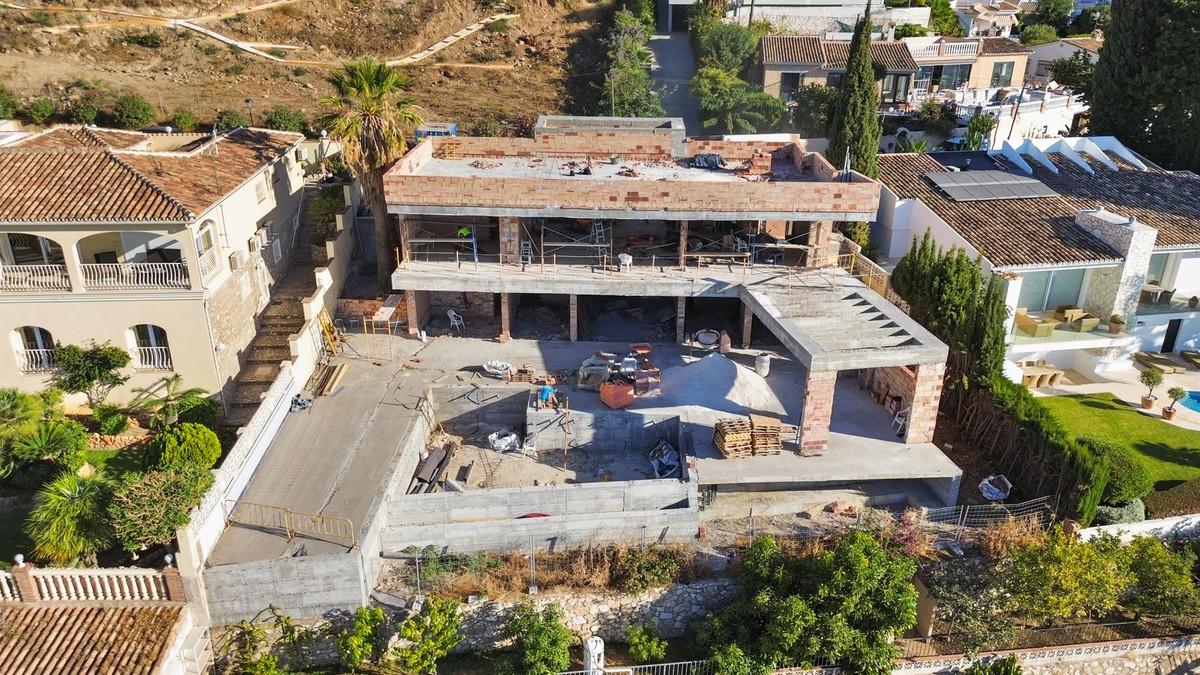 Villa for Sale in Benalmádena
