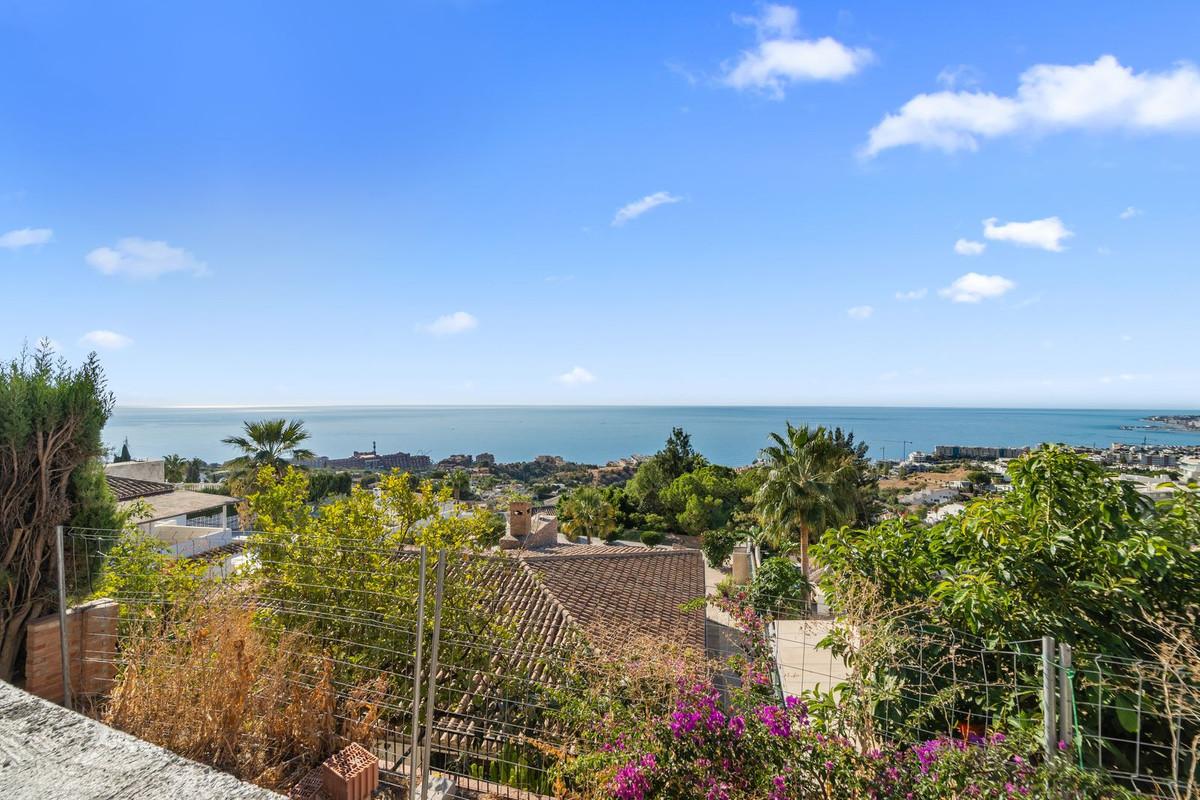Villa for Sale in Benalmádena