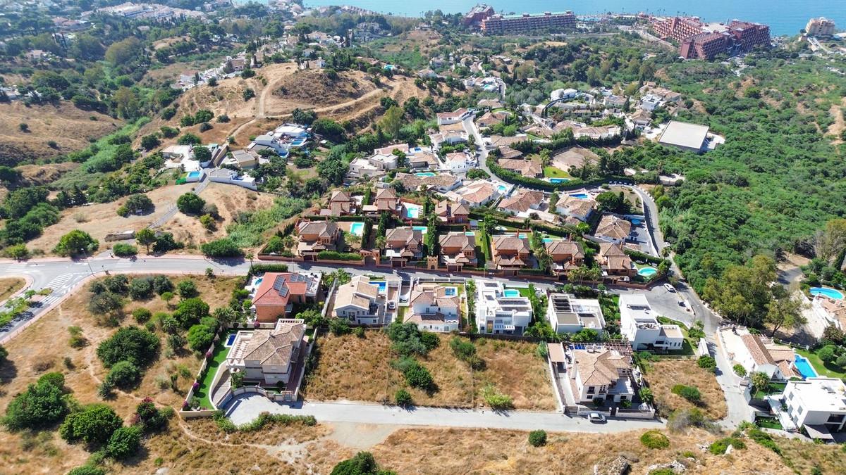 Plot for Sale in Benalmádena