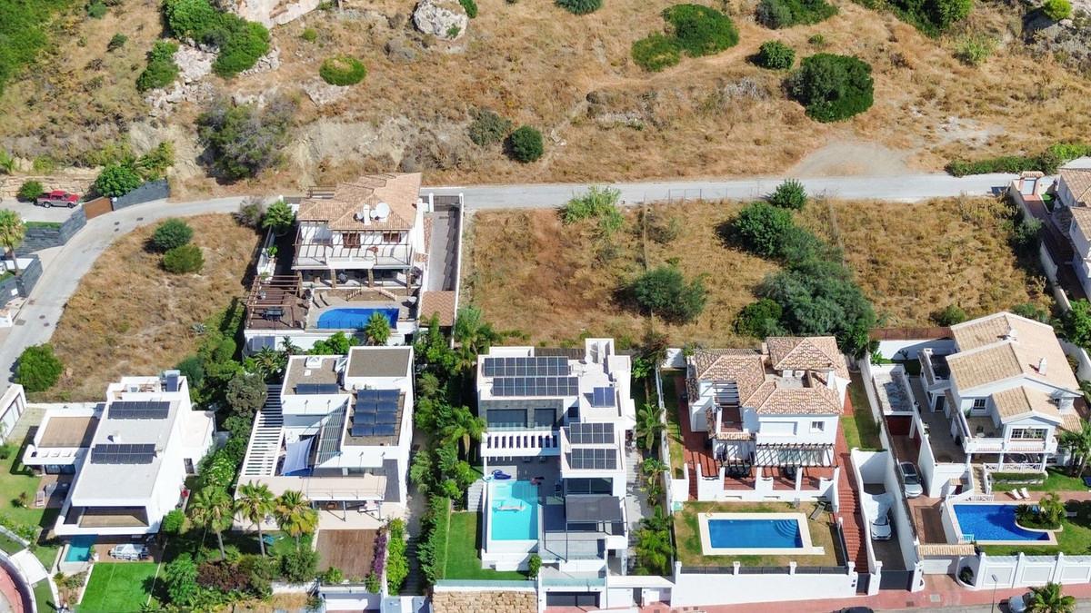 Plot for Sale in Benalmádena
