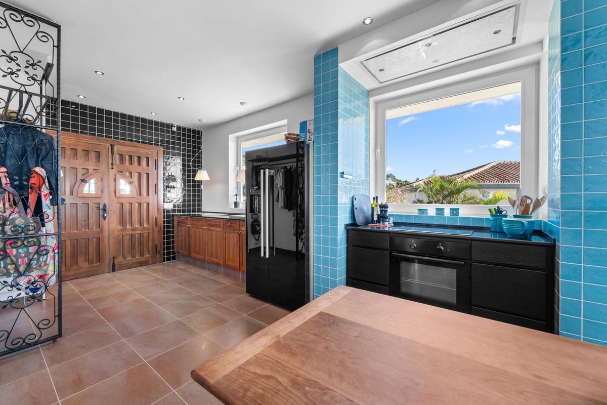 Villa for Sale in Benalmádena