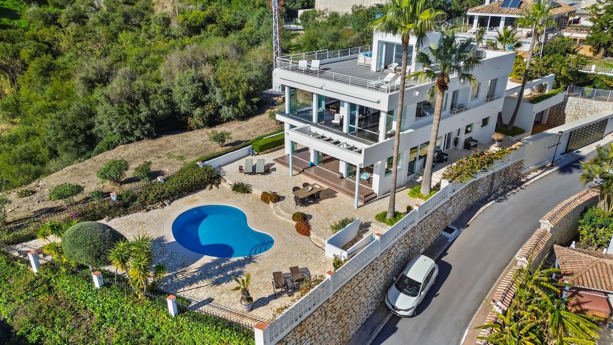 Villa for Sale in Benalmádena