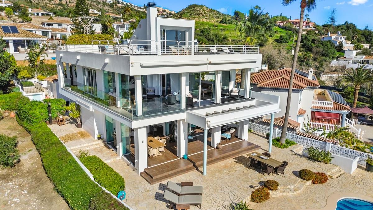 Villa for Sale in Benalmádena