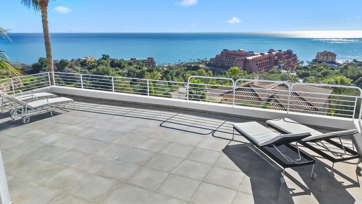 Villa for Sale in Benalmádena