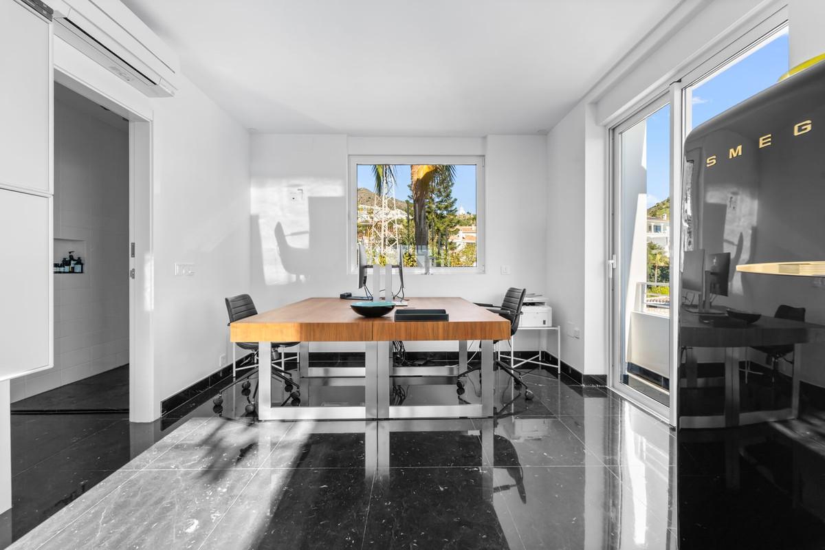 Villa for Sale in Benalmádena