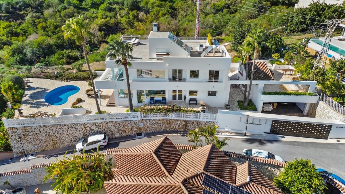 Villa for Sale in Benalmádena