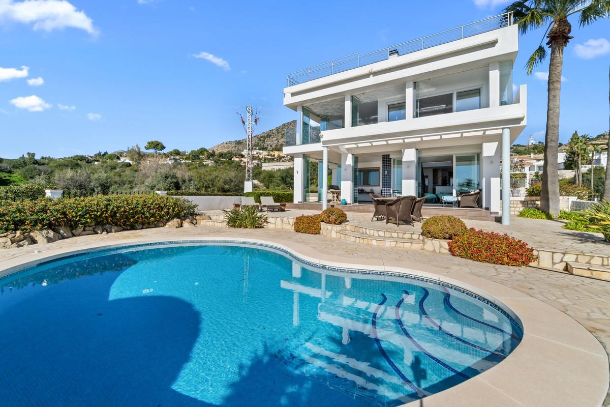 Villa for Sale in Benalmádena